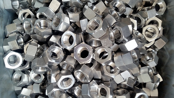 不锈钢标准件的材料选择要考虑的因素有哪些？