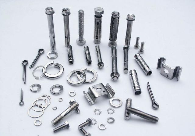 常规款标准件（紧固件）的分类：螺栓、螺母、螺柱